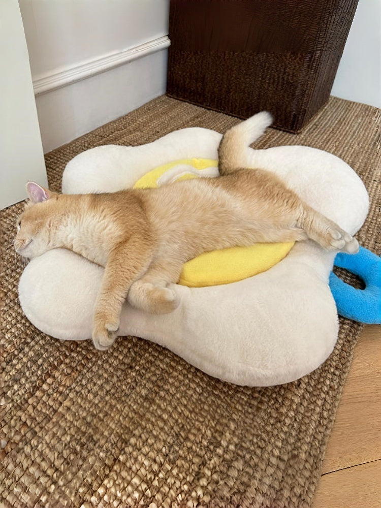 “Sunny-Side-Up” Egg Pet Mat